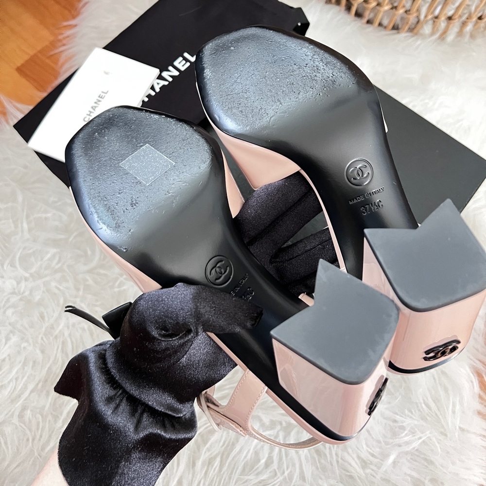 Auth Chanel Patent Leather CC Logo Beige Sandals - Size 37.5 - Picture 5 of 10